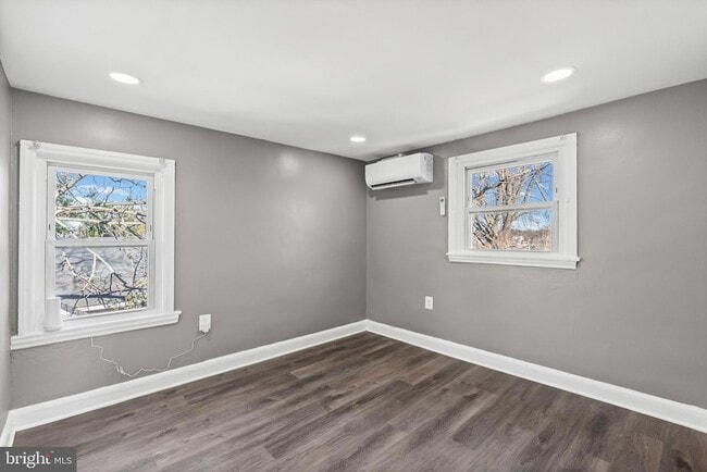 Building Photo - 3014 Royston Ave