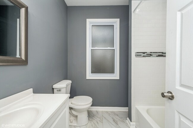 Building Photo - 5026 W Madison St