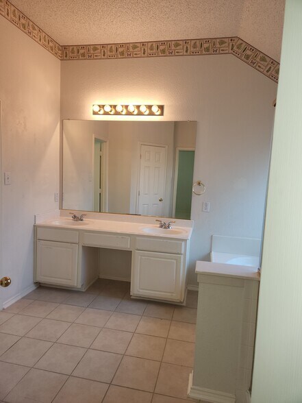 Second floor Master Bathroom - 7207 Juniper Dr