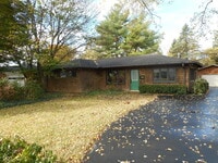 Building Photo - 740 W Auman Dr