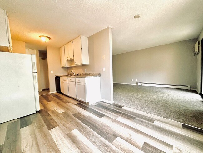 Building Photo - LOCATION LOCATION!  Prime, 1 bed/1 bath Co...