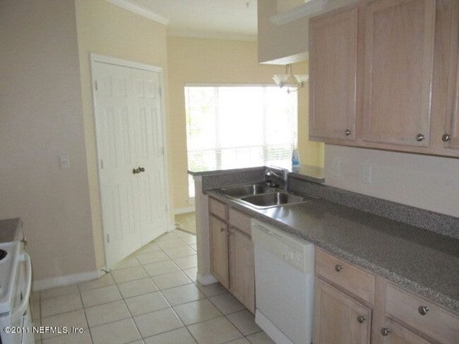 Building Photo - 2-bedroom condo - ground floor