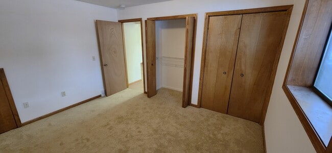 Building Photo - 1216 Dale Ct NE