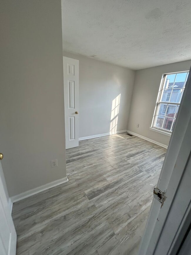 Building Photo - 3 Bedroom 1 1/2 bath townhome in Newark/Bear area