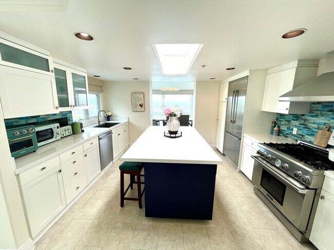 Building Photo - 24448 Alta Vista Dr