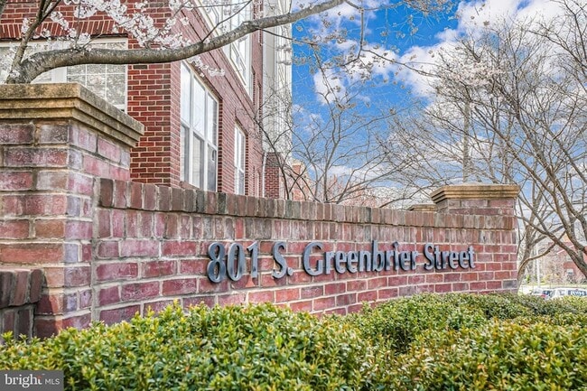 Building Photo - 801 S Greenbrier St