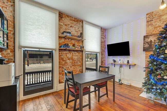 Building Photo - Charming 3BR Duplex in Covington