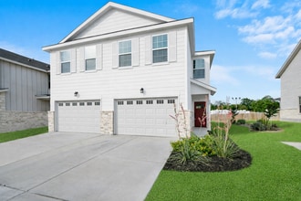 Building Photo - **2 Weeks Free!** Beautiful 3 Bedroom Duplex in New Braunfels – Modern Finishes & Great Layout!
