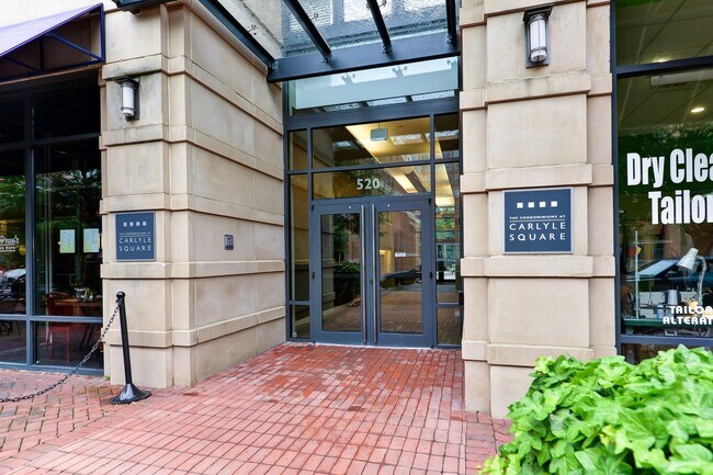 Building Photo - Gorgeous Light Filled 1Br Blocks to King St Metro