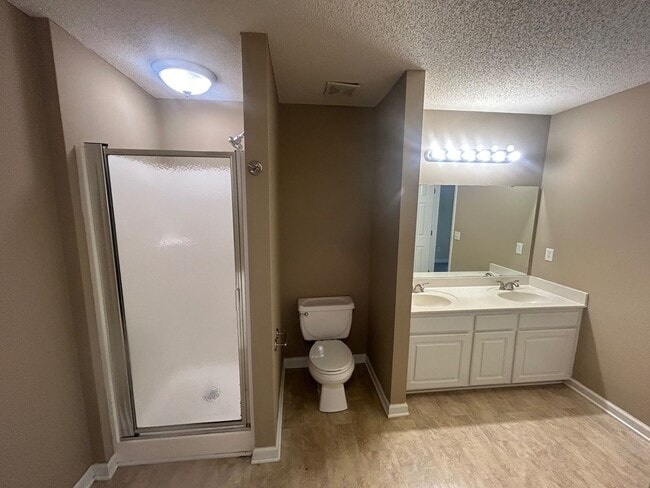 Building Photo - 208 Charles Towne Ct