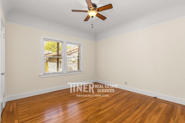 Building Photo - 842 42nd St