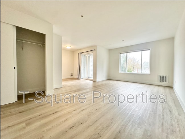 Building Photo - 7041 S 116th Pl