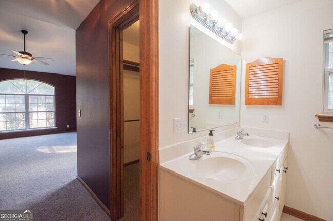 Building Photo - 81 Retreat Pl