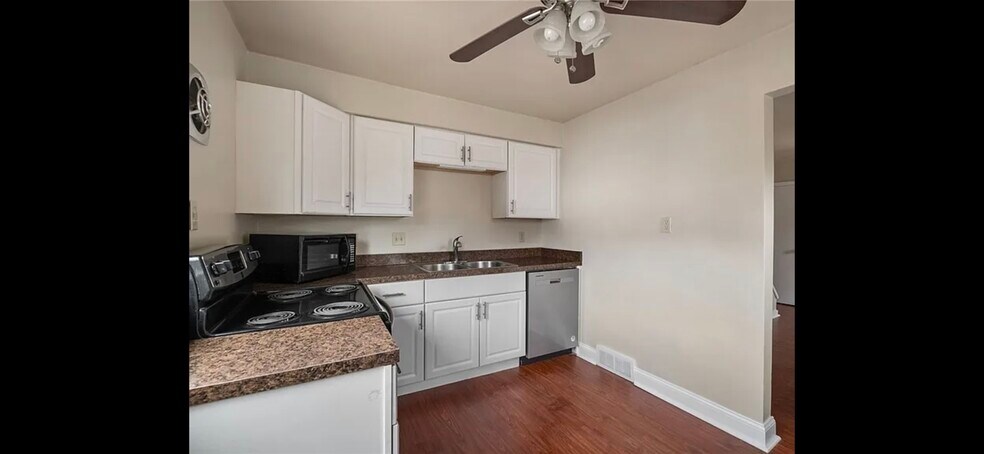 Building Photo - 523 Ambridge Ave