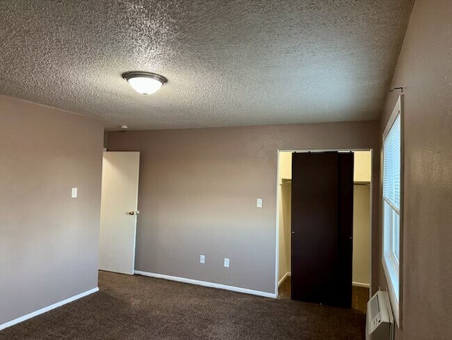 Building Photo - 2511 Farnum St