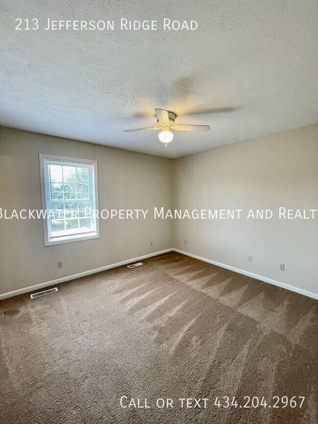 Building Photo - 213 Jefferson Ridge Rd