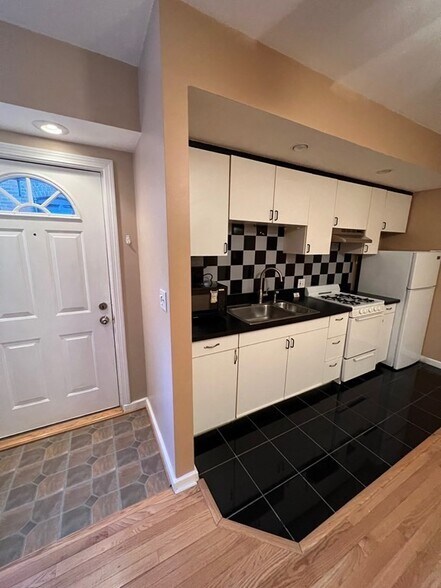 Primary Photo - 373 Dorchester St