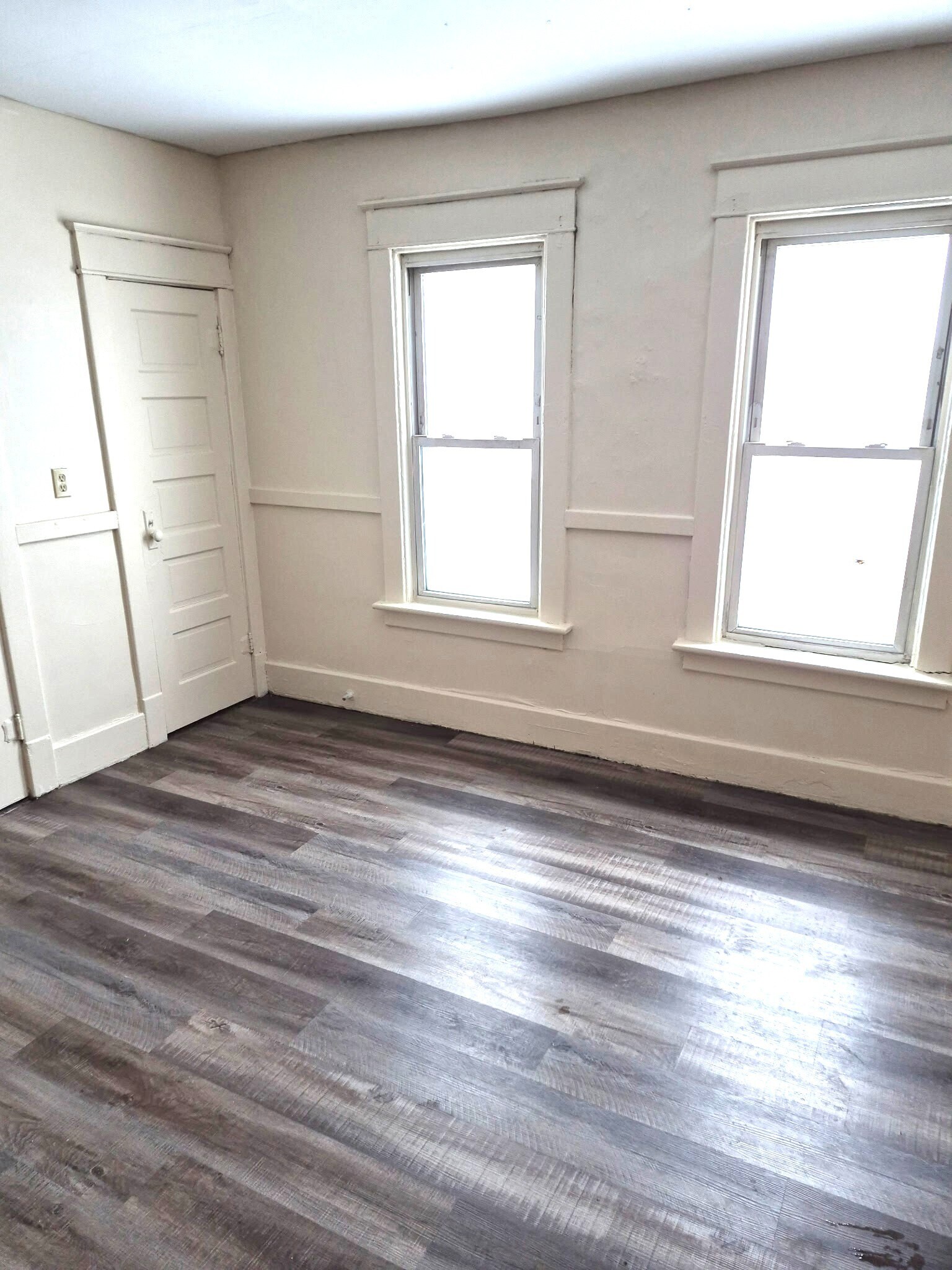 Building Photo - 601 E 12th St