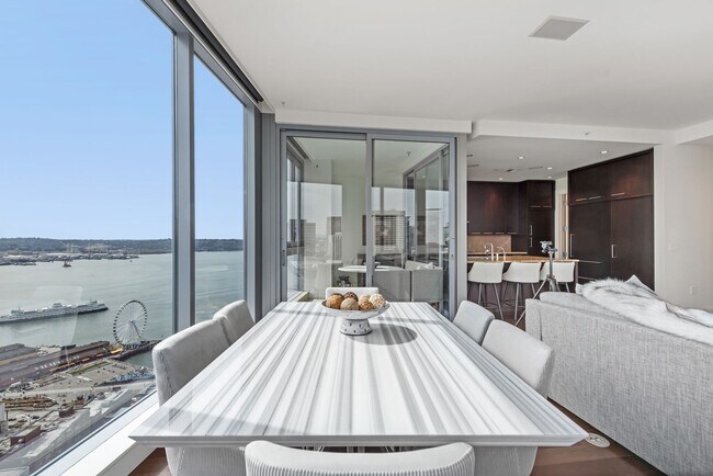 Building Photo - Luxury 2 Bed 1.75 Bath Furnished Downtown Seattle Condo with Stunning Views