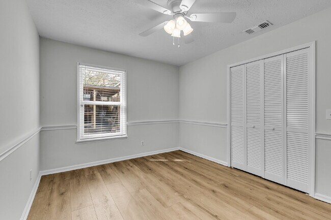Building Photo - Location, Space and convenience at this adorable home.