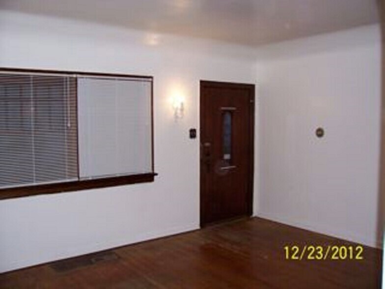 Building Photo - 1110 S 900 E