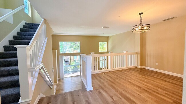 Building Photo - 401 Skylark Ct