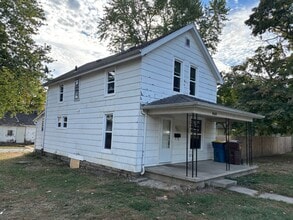 Building Photo - Check Out This 3-Bed/1.5-Bath House in Blu...
