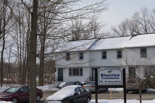 Building Photo - End Unit Townhouse Condo