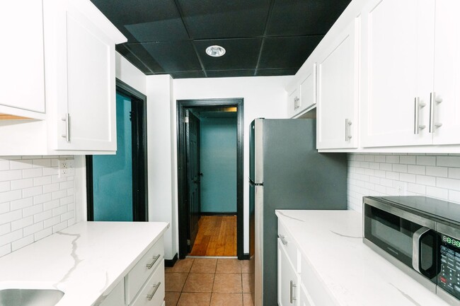 Building Photo - 922 Western Ave