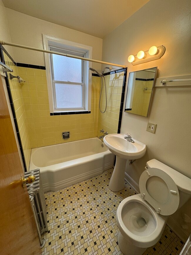 Building Photo - 4956 S Prairie Ave