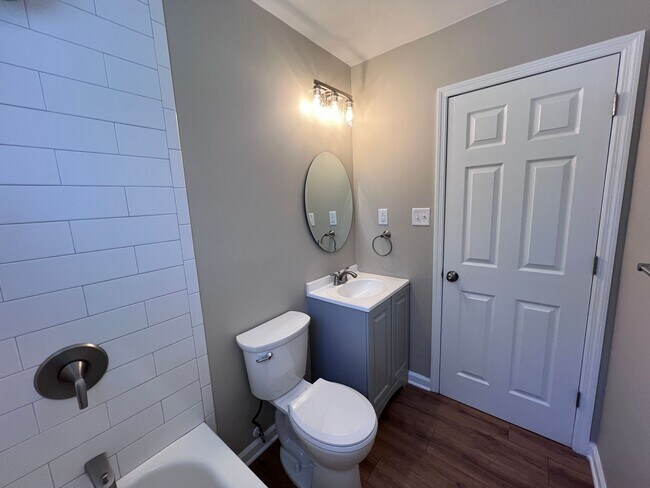 Building Photo - 3 Bedroom 2 bath home in downtown Port Wentworth