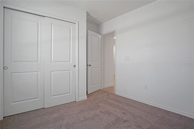 Building Photo - 608 Royal Palm Dr
