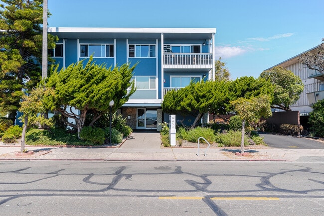 Building Photo - 2019 Shore Line Dr