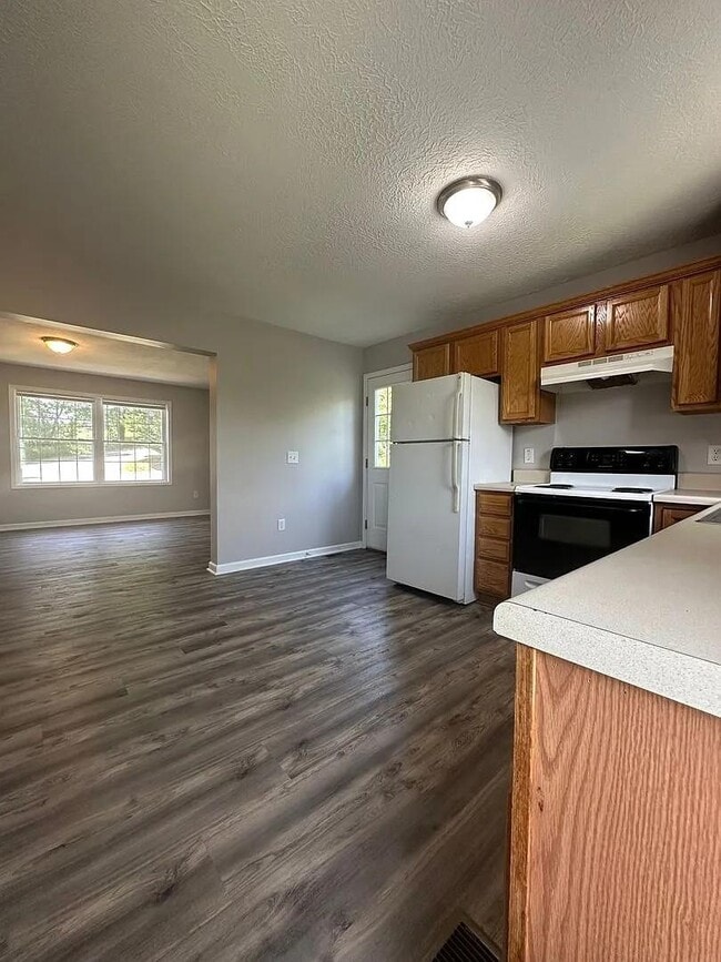 Building Photo - 3332 Yellow Sulphur Rd