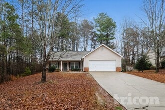 Building Photo - 216 Douthit Bridge Rd