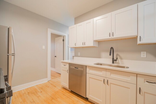 Building Photo - 2422 W Fargo Ave