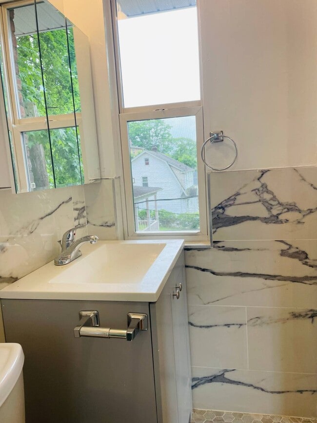 Building Photo - 26 Elm Ave