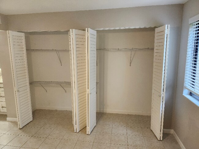 Building Photo - 3645 Boca Ciega Dr