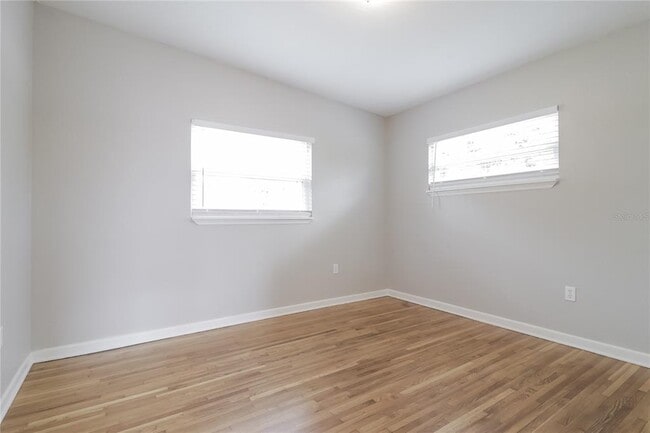 Building Photo - 3404 Paris Pl