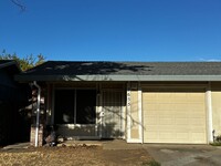 Building Photo - Cute 2 bedroom, 1 bath duplex!