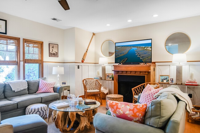 Building Photo - 203 Da Gullah Way