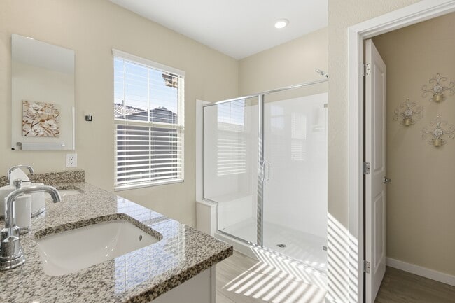 Building Photo - 737 E Beauchamp Dr