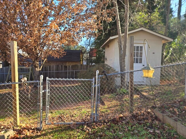 Building Photo - 24 Pine Cir