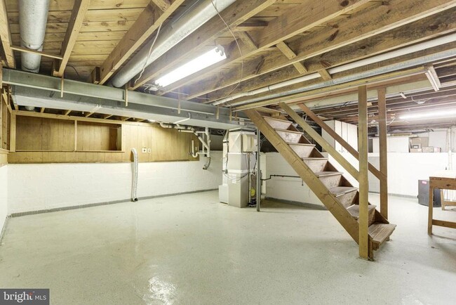 Building Photo - 5726 Crawford Dr