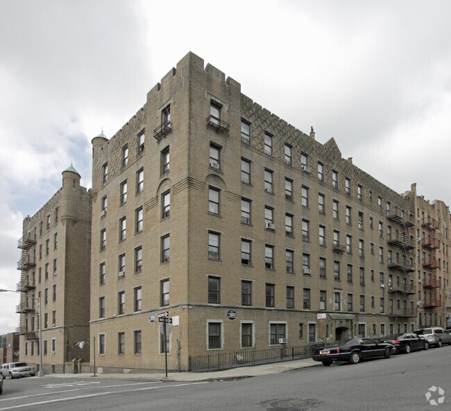 Primary Photo - 836 Crown St