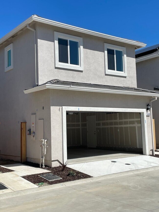 Building Photo - NEW SOLAR SMART HOME IN WEST ROSEVILLE!