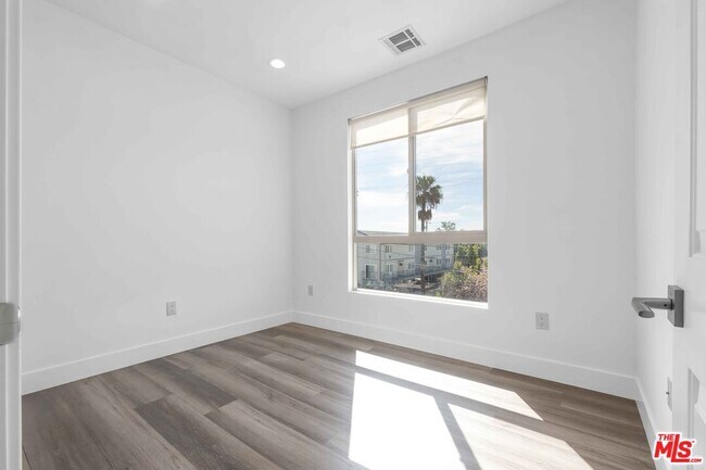 Building Photo - 6006 Klump Ave