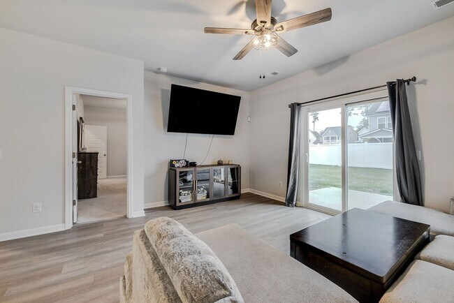 Building Photo - Spacious 4BR Home in Rincon with Fenced Yard & Modern Comforts