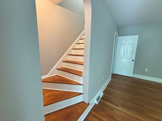 Building Photo - Available now. WATER & SEWER INCLUDED! Gre...