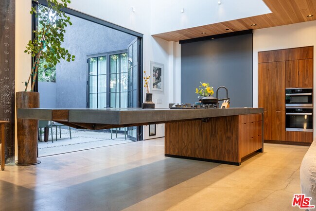 Building Photo - 746 Marco Pl